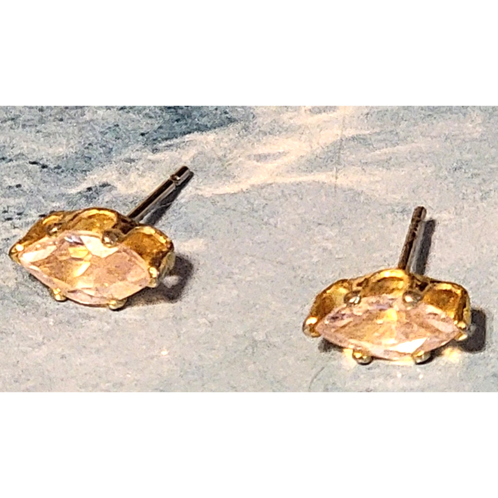 Vintage 1990s Pink Petite Pierced Earrings, Glass Gold-tone Posts Dainty rp-11‎